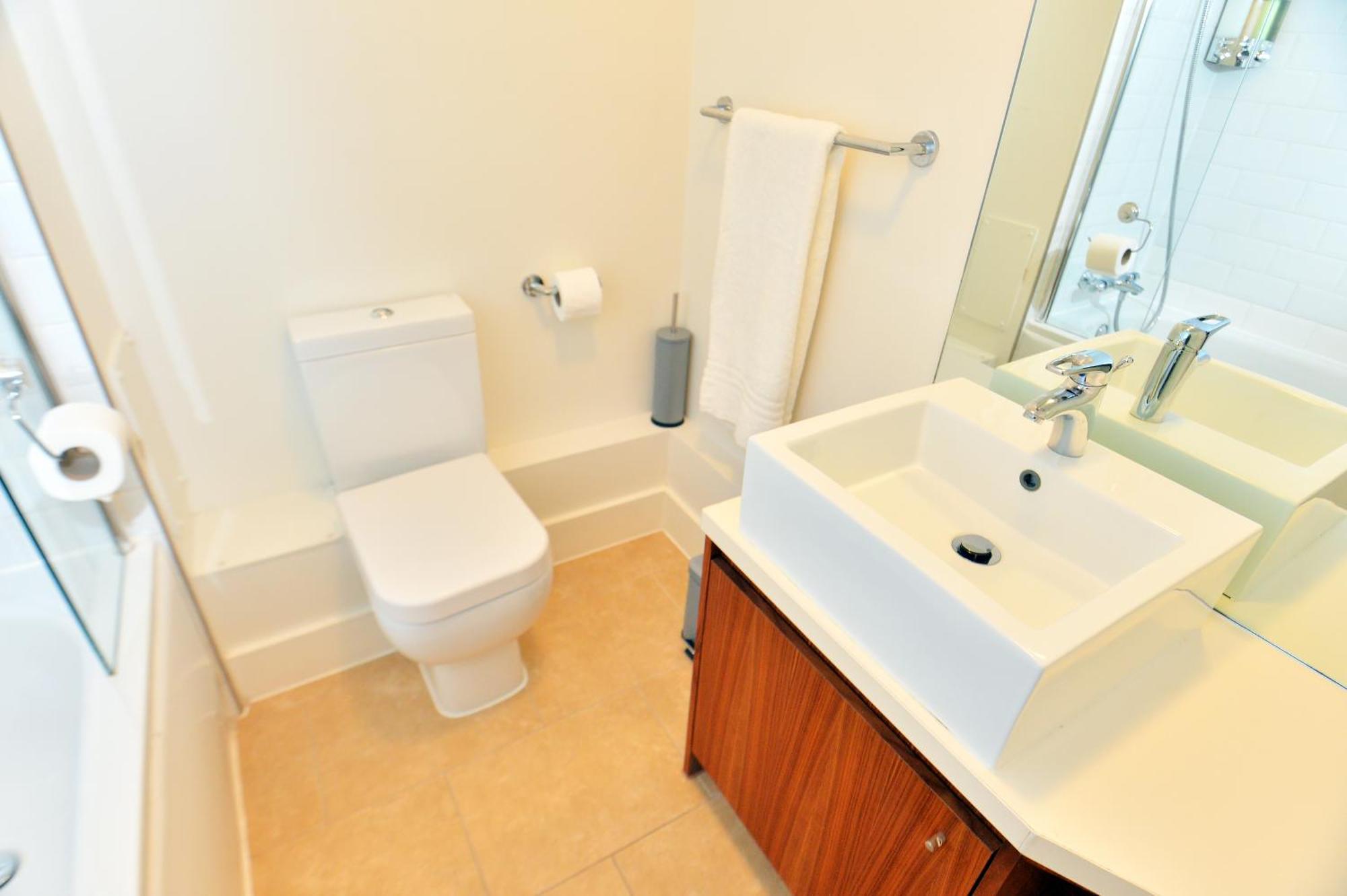 Stylish 2Br Flat - 2 Free Parking Spaces - Near Lgw Airport Crawley  Exterior foto